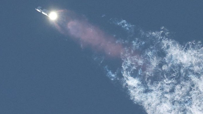SpaceX компанийн хөөргөсөн пуужингийн үлдэгдэл удахгүй саран дээр унана гэж эрдэмтэд тооцоолжээ